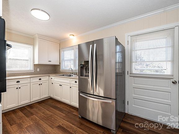 5th image of 3846 Powell Dr S