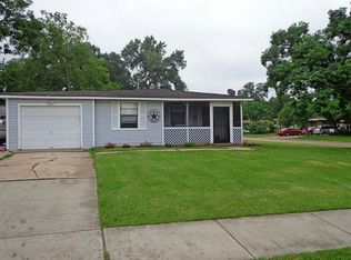 52 Blue Bonnet Ct, Lake Jackson, TX 77566