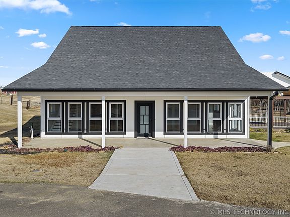 3rd image of 335 Travertine Dr