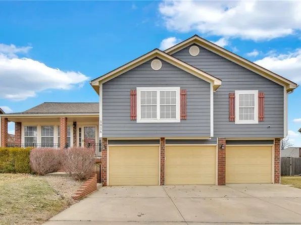 1018 Manse Dr, Raymore, MO 64083