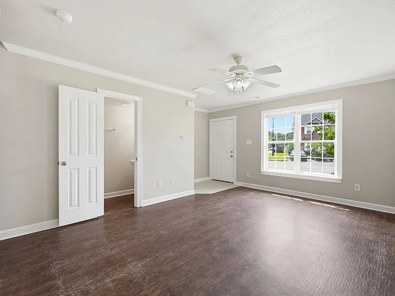 404 Springwood Dr — Photo 8