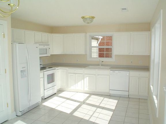 3rd image of 230 Tall Oak Blvd