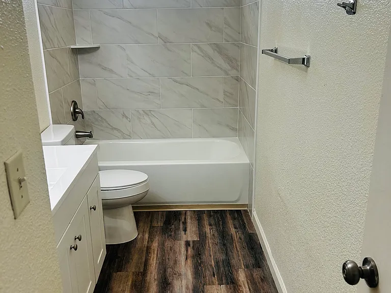 4160 E Dwight Way #201 — Photo 2