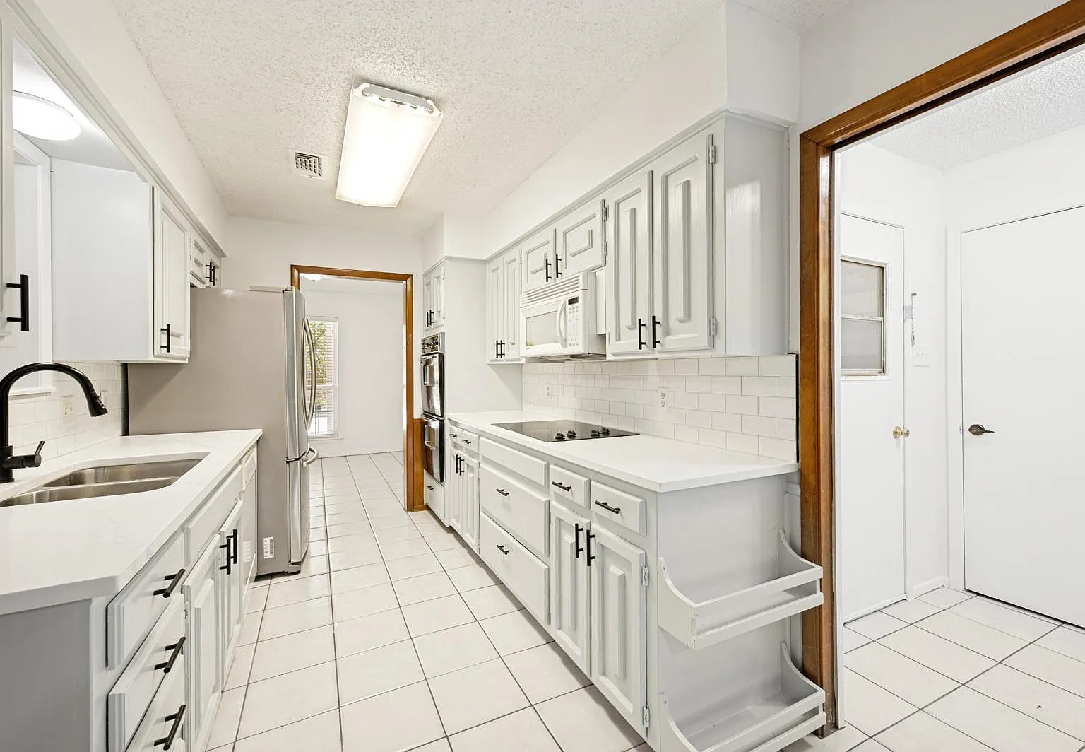 4 bed, 1742 sqft, $3,555 — Photo 4