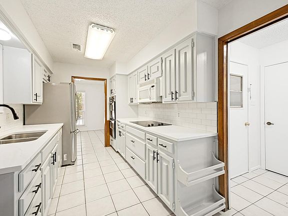 4th image of 2517 Tanglewood Dr