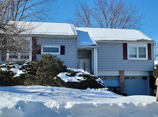 104 Hartline Dr, Reading, PA 19606