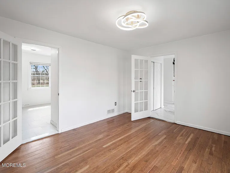 10 Monroe Ct — Photo 11