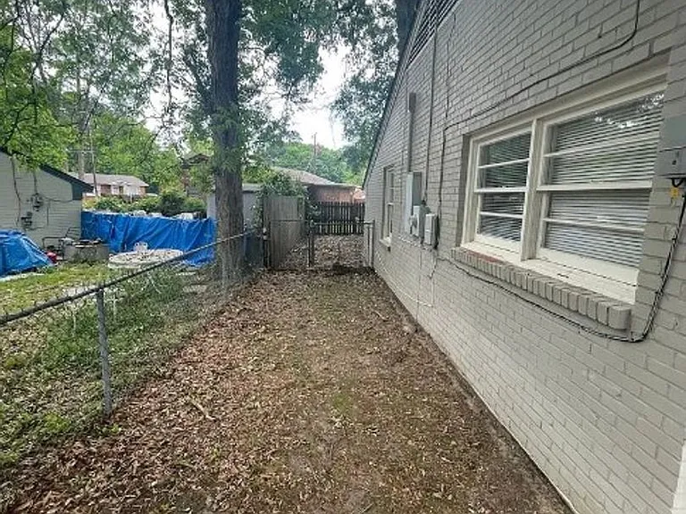 2111 Yarbrough St — Photo 11