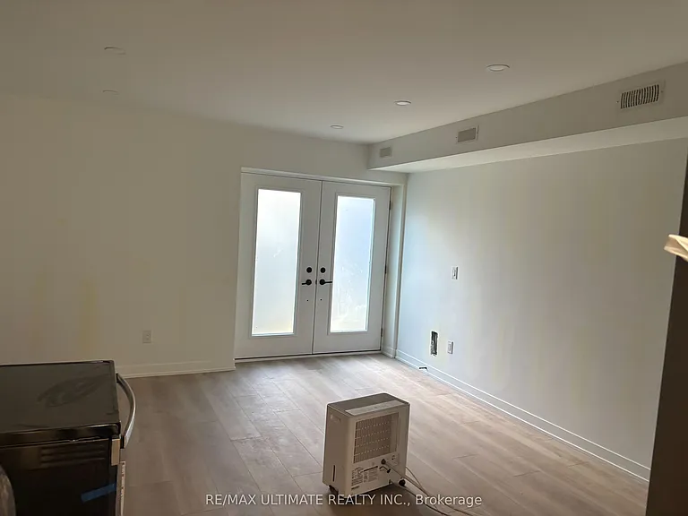 249 Silverthorn Ave #MAIN FLOOR — Photo 6