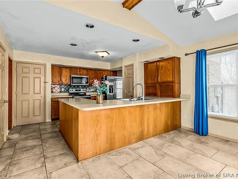 2201 Glenn Abbey — Photo 18
