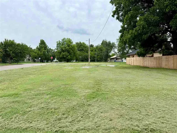 1126 Fir St, Perry, OK 73077