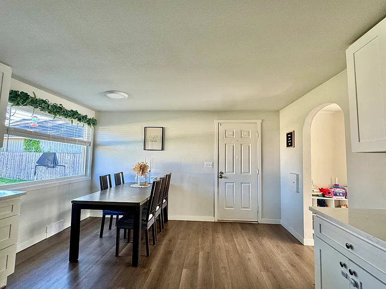 1006 B St SE — Photo 8
