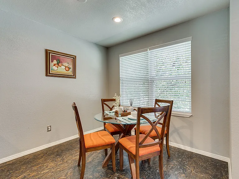 Norman Apartments — Photo 9