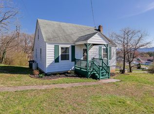 1718 Green Ridge Rd, Salem, VA 24153