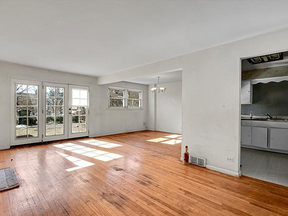 3rd image of 6735 N Lawndale Ave