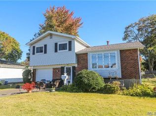 307 W 19th St, Deer Park, NY 11729