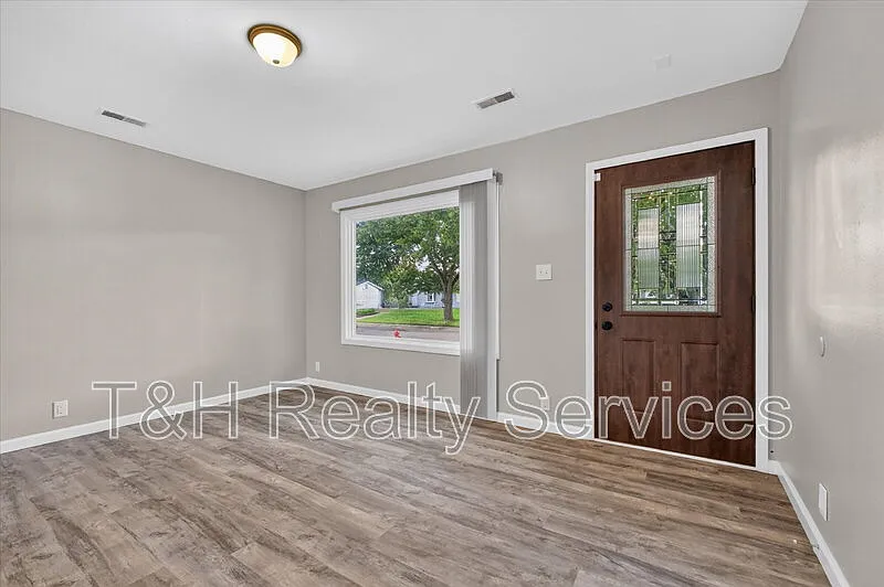 3 bed, 1.0 bath, 864 sqft, $1,200 — Photo 4