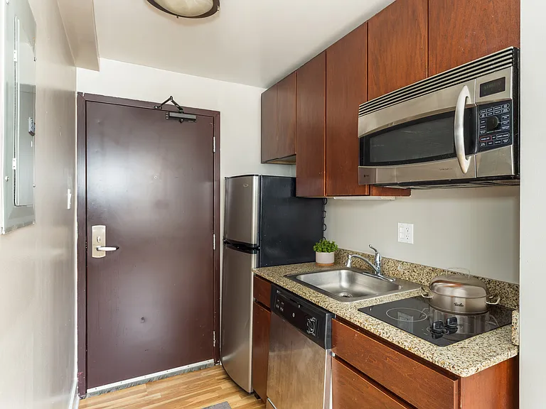 11 W. Division — Photo 18