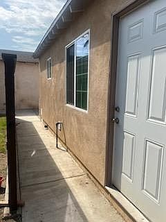 3rd image of 927 E 118th Dr