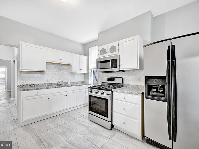 319 E 22nd St #1 — Photo 4