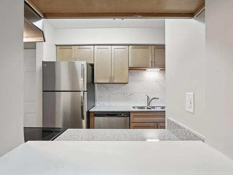 Pier 39 Apartments & Townhomes — Photo 65