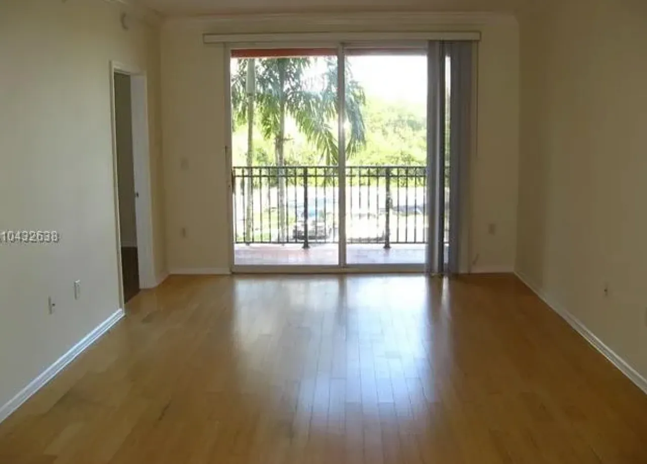 2 bed, 1048 sqft, $2,425 — Photo 4