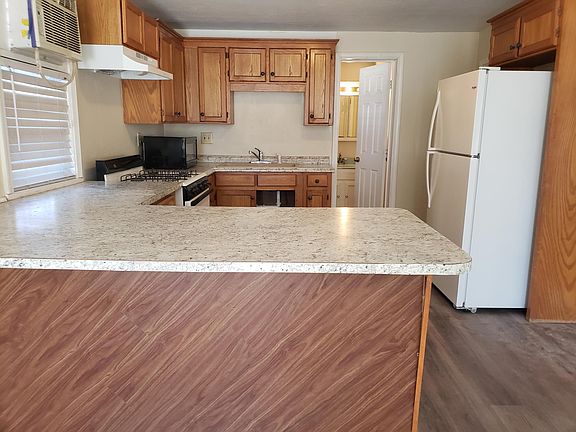 3rd image of 207 21st St #D