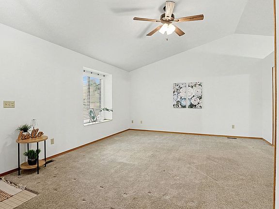 3rd image of 251 E Catalpa Ct