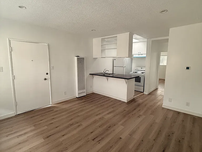 2038 Holly Dr #9 — Photo 1