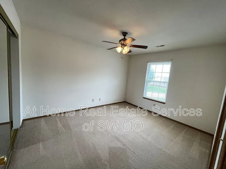 877 N 22nd St — Photo 10