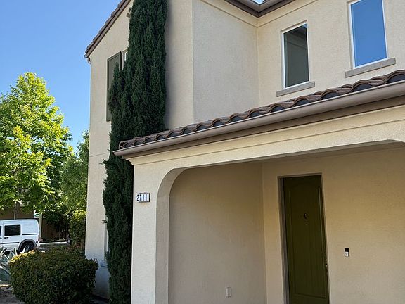 2nd image of 2711 Navajo St