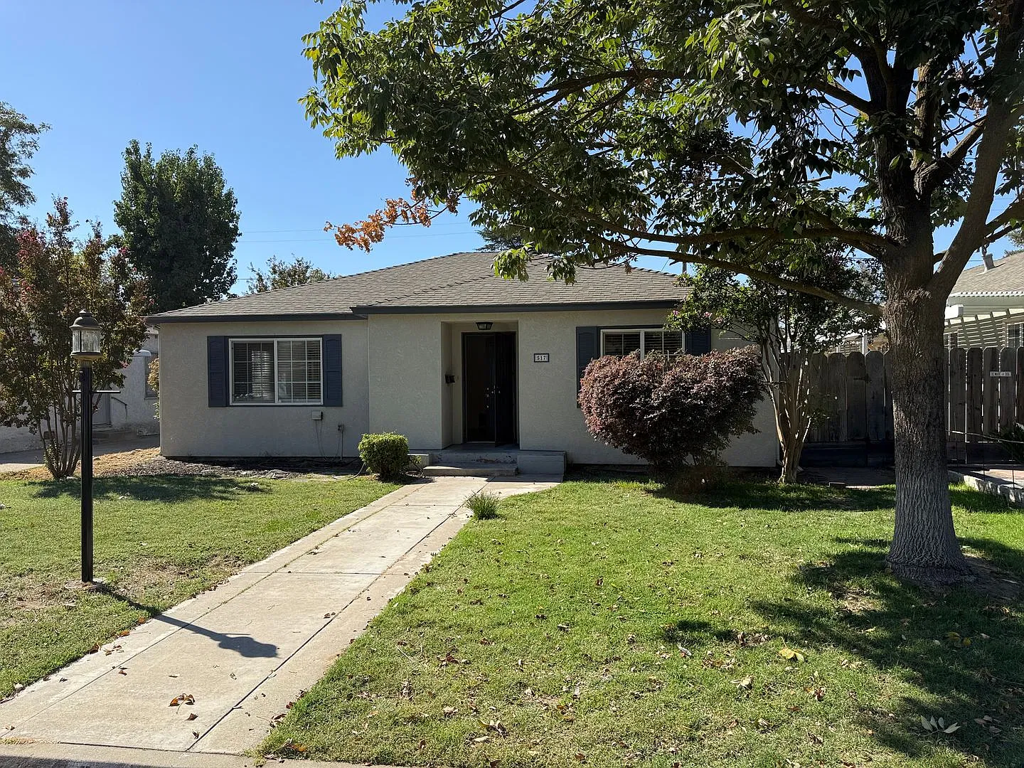 Charming Bungalow in established neighborhood! — Photo 1