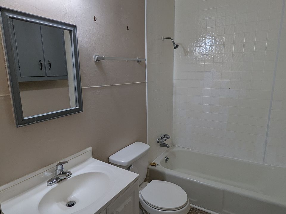 2nd image of 1316 Maple St