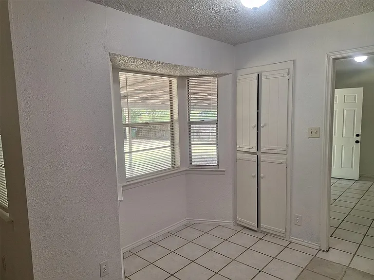 6005 Barry Dr — Photo 15