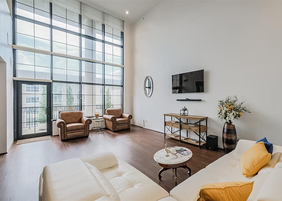 1st image of 1005 S Shepherd Dr APT 819