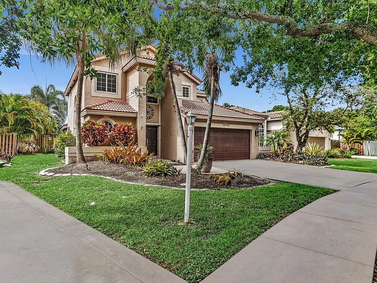 10310 Santiago St — Photo 3