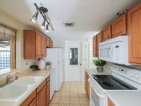 5th image of 2750 Sunset Beach Dr