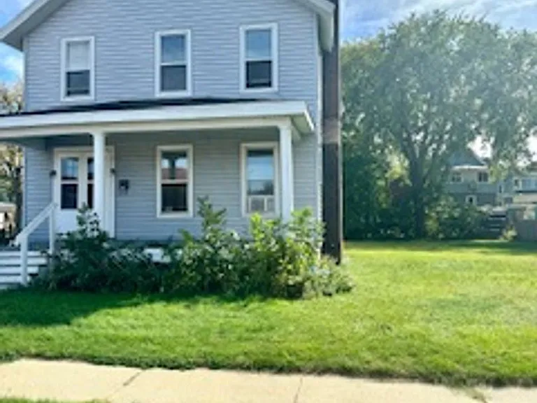 109 Milwaukee Ave W — Photo 3