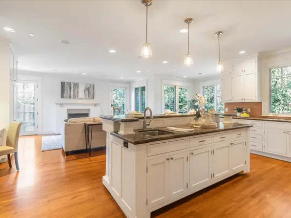 1032 Cabrillo Ave, Burlingame, CA 94010