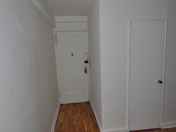 3rd image of 142 Garth Road #1R