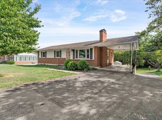 5514 Castle Rock Rd, Roanoke, VA 24018