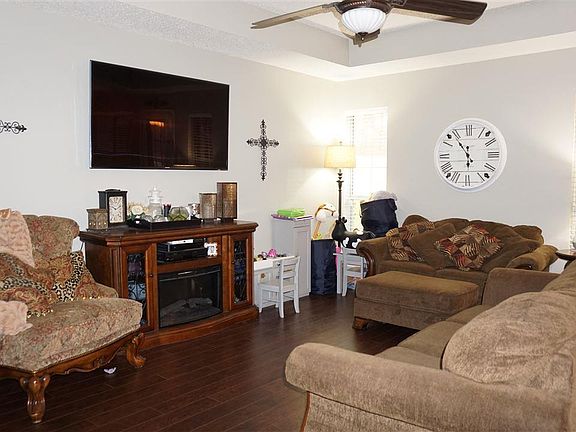 2nd image of 304 Shadow Wood Dr