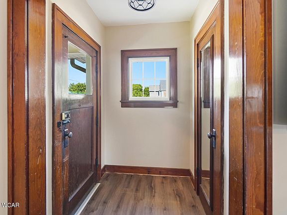 4th image of 504 E 8th St