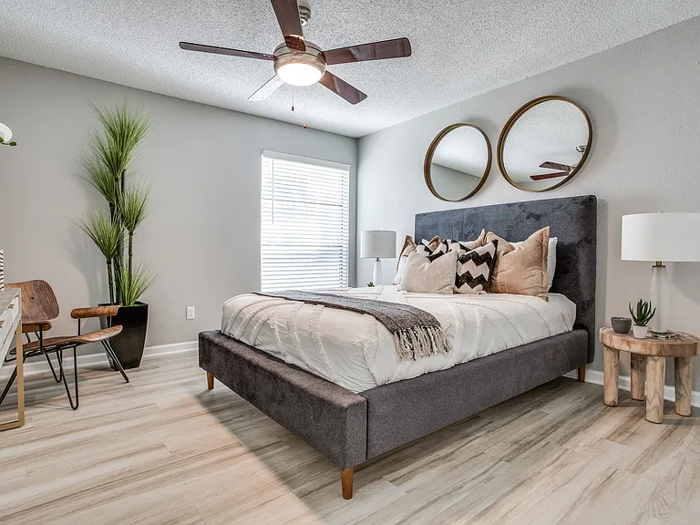 Evaline Apartments — Photo 15
