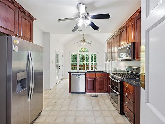 3rd image of 1160 Dogwood Park Dr