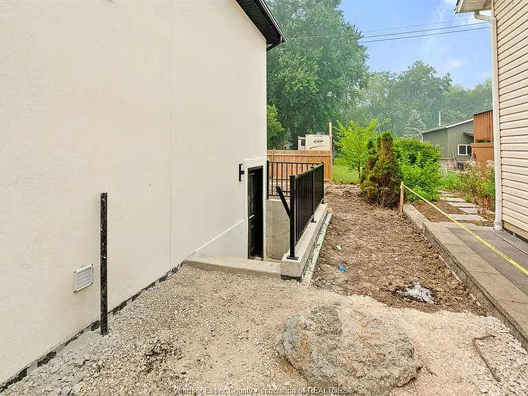 121 Allison Ave — Photo 32
