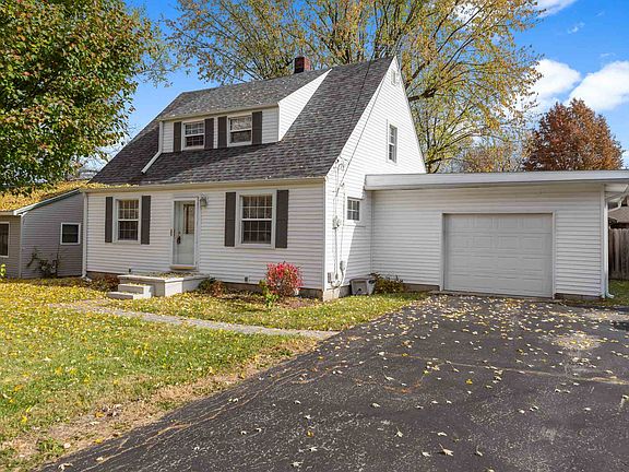 2nd image of 902 N Clarkdale Dr