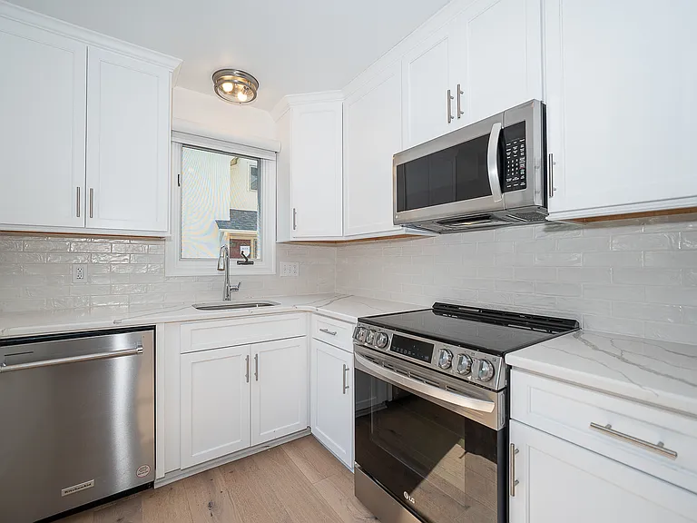 116 Montrose Ave #H — Photo 16