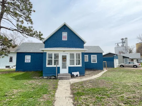 207 E 2nd St, Ainsworth, NE 69210