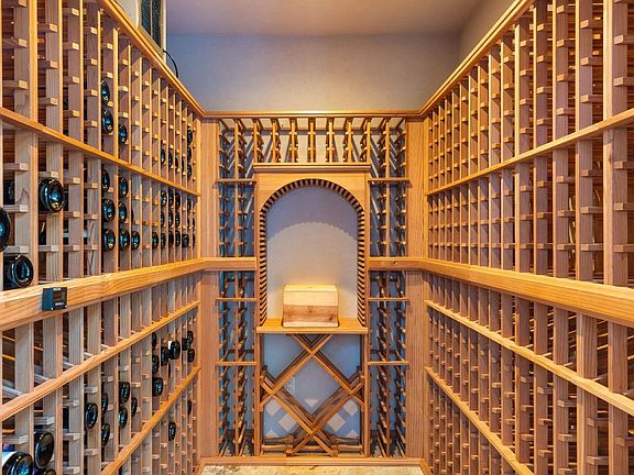 4th image of 235 Clear Ridge Drive